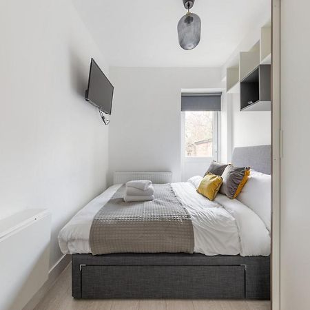 Functional Double With An Ensuite Toilet And Shower Near Tube And Bus Stations London Exterior foto