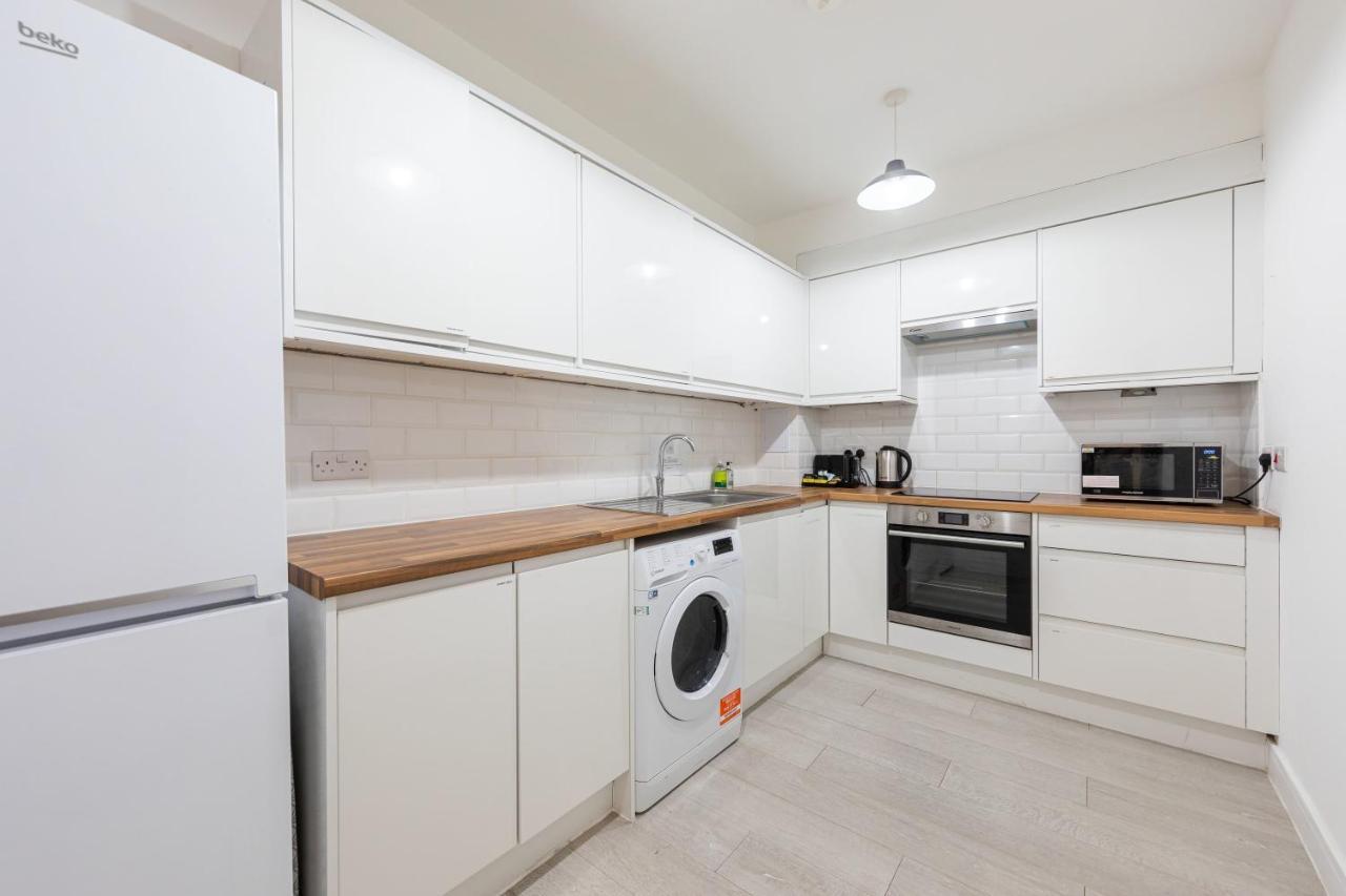 Functional Double With An Ensuite Toilet And Shower Near Tube And Bus Stations London Exterior foto